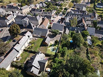 photo par drone de l'école de noizay